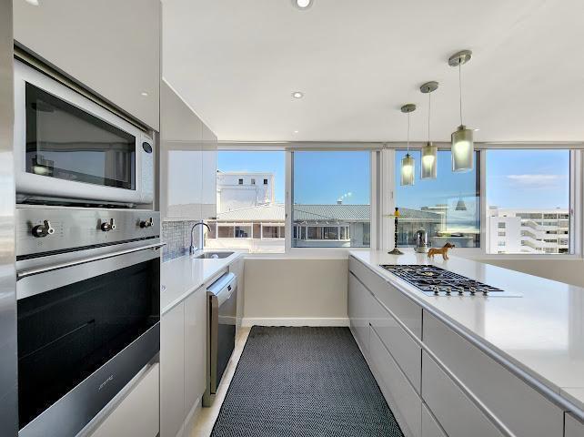 2 Bedroom Property for Sale in Sea Point Western Cape
